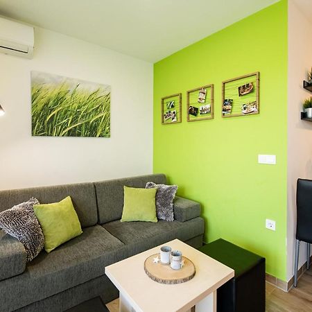 Apartmaji Banonia " Poletni Vetrc " بانوفيتشي المظهر الخارجي الصورة
